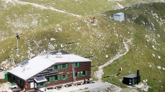 Je to neizbežen konec planinstva pri nas? Zaradi koč turizem v hribih cveti, a država se zanje ne zmeni (foto: Tina Kosec/Bobo)