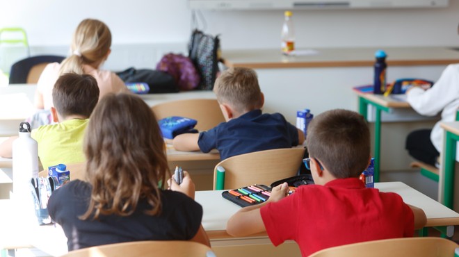 Sodišče ministrstvu za vzgojo in izobraževanje očita nepravilnosti: osnovnim šolam naj bi nakazovali denar za ... (foto: Bobo)