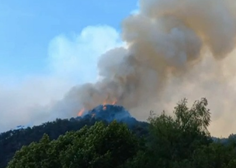 Ob slovenski meji divja hud požar: v zadnjih dneh se je le še okrepil