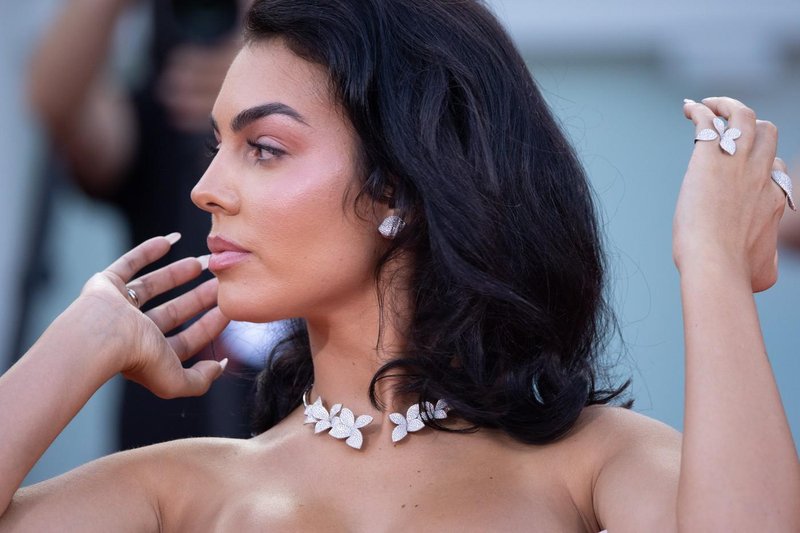 Georgina Rodriguez rdeča preproga Cristiano Ronaldo beneški filmski festival