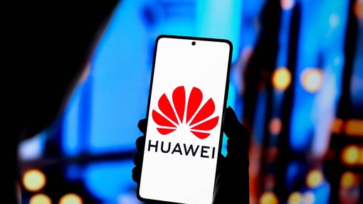 Le nekaj ur po Applovi konferenci bo Huawei udaril z revolucionarnim razkritjem – telefon, kot ga še nismo videli