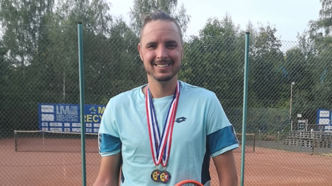 Slovenski teniški igralec na mednarodnem turnirju v Nemčiji pometel s konkurenco in v žep pospravil zlato odličje (foto: Facebook/Marino Kegl - Deaf Tennis player)