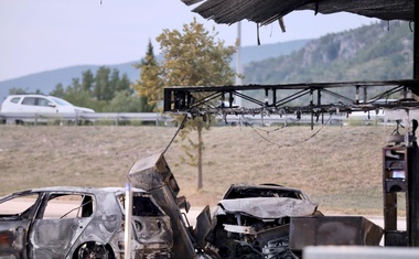 Nove podrobnosti grozljive nesreče v Dalmaciji: sprva brez zaviranja trčil v črpalko za točenje goriva, nato je sledila močna eksplozija (FOTO)