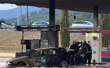 Nove podrobnosti grozljive nesreče v Dalmaciji: sprva brez zaviranja trčil v črpalko za točenje goriva, nato je sledila močna eksplozija (FOTO)