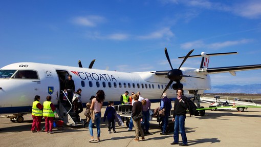 Nenavadnega potnika na letu iz Dubrovnika v Zagreb po zvočniku nagovoril tudi pilot