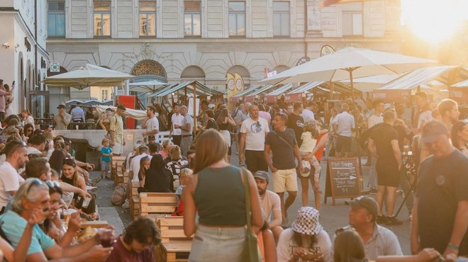 Pogačarjev trg bo pokal po šivih: znova bo dišalo po burgerjih in pivu (foto: Facebook/Pivo & Burger Fest)