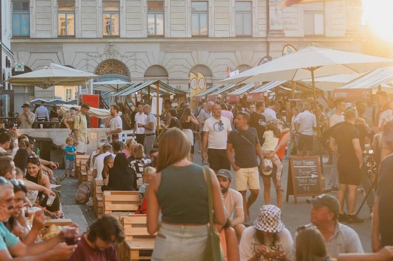 Pogačarjev trg bo pokal po šivih: znova bo dišalo po burgerjih in pivu (foto: Facebook/Pivo & Burger Fest)