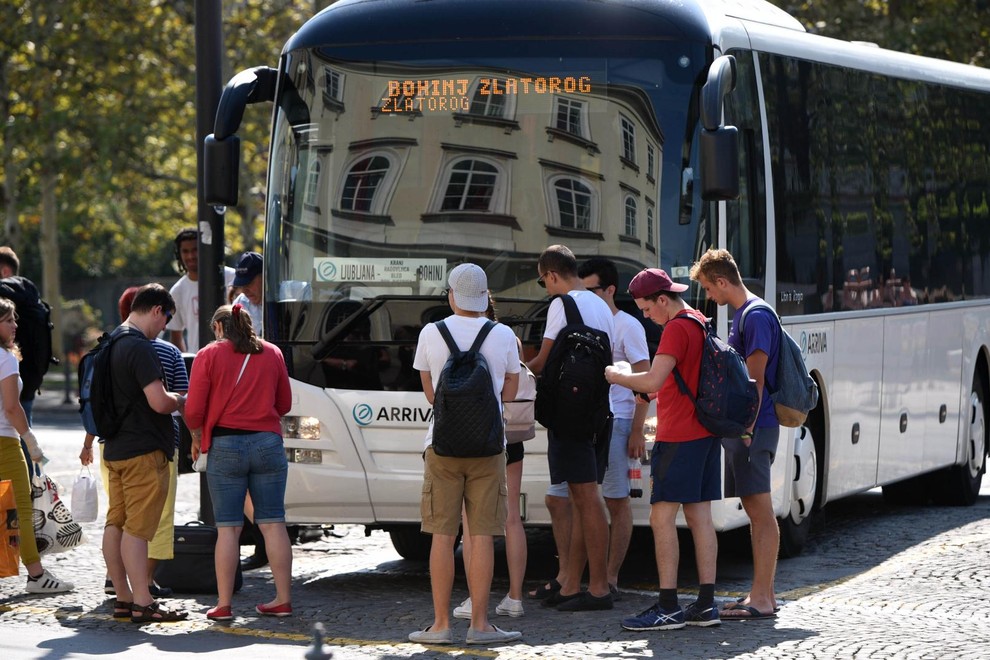 dijaki šolarji javni prevoz avtobusi avtobus