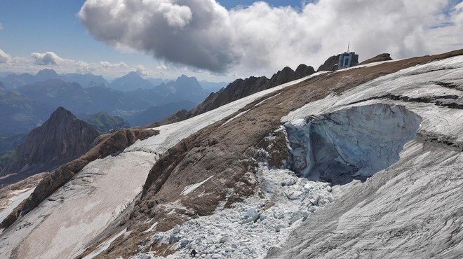 Največji ledenik v Dolomitih vztrajno izginja, do leta 2040 bi se lahko v celoti stalil (foto: Profimedia)