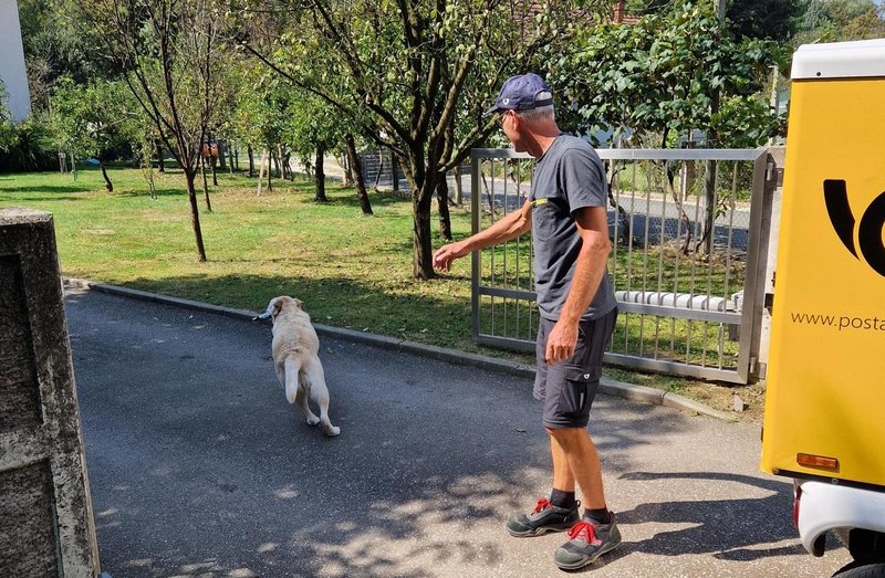 Sprejme pošto in se poslovi - do naslednjega dne.