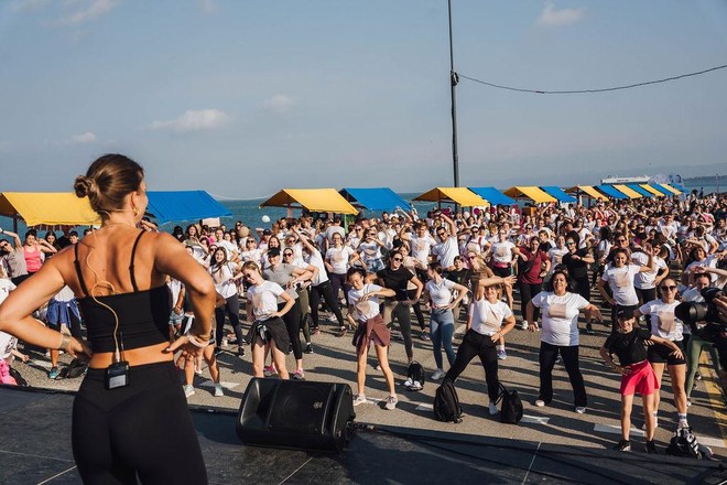 Odrini na morje in naredi ta KORAK proti dobrodelnosti (poskrbela boš zase in za druge ter se NESKONČNO zabavala!) (foto: Lipar Design Photography)