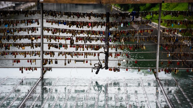 Je obstoj ljubljanske atrakcije ogrožen? Teža že obremenjuje most (foto: Alen Milavec Bobo)