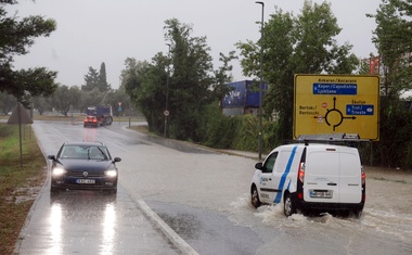 Prihaja nova pošiljka: poleg hudih neurij popoldne sledi še to ...