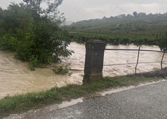 Vreme povzročalo težave predvsem na Celjskem: poplavljene ceste in zalite hiše (FOTO)