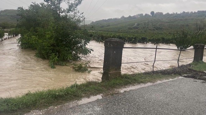 Vreme povzročalo težave predvsem na Celjskem: poplavljene ceste in zalite hiše (FOTO) (foto: Facebook/Radio Robin)