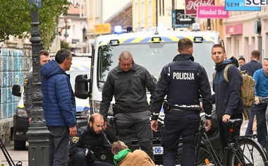 Drama sredi Trubarjeve ulice v Ljubljani: na tleh obležal okrvavljeni moški, posredovali policisti in reševalci