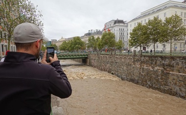 Razmere so katastrofalne: prebivalci v strahu, da bi jezovi popustili (FOTO&VIDEO)