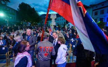 Posnetek, ki dokazuje, da je Golob najprej oče, šele nato politik (FOTO)