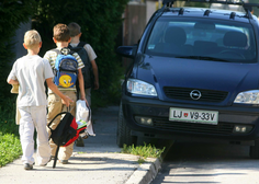 Zaskrbljujoče razkritje policije: divjanje v okolici šol, trije vozniki pa so pod vplivom alkohola celo ...