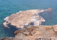 Kaj se dogaja na Hvaru? Turisti se zgražajo nad prizorom na plaži (FOTO)