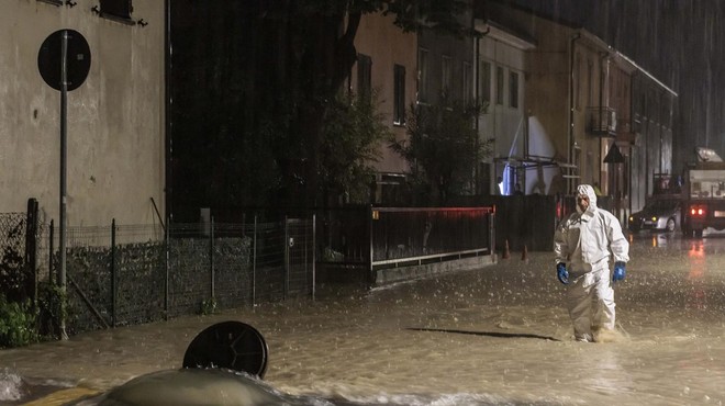 Poplave v Emiliji-Romanji, Faenza pod vodo. (foto: Profimedia)