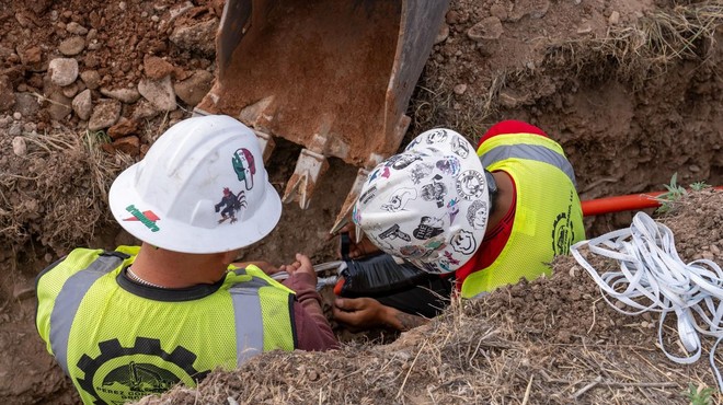 Pretrgani kabli za internet in elektriko, ljudje na robu živčnega zloma, krivci pa so povsem nepričakovani (foto: Profimedia)