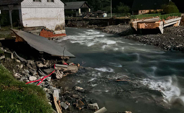 Ko človek ostane brez besed: to niso posledice vojne, to je opustošenje, ki ga je za sabo pustila voda (FOTO)