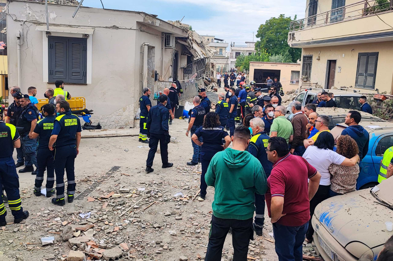 Tragedija pri sosedih: eksplozija plina zrušila stavbo, v kateri je bivala družina s tremi otroki (dva sta umrla) (foto: Profimedia)