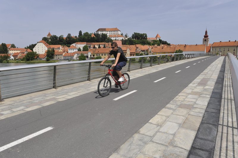 Ptujčani cenijo miren tempo življenja, bogato zgodovinsko dediščino in dostopnost do naravnih virov, kar bistveno pripomore k občutku sreče. Ptuj se je znašel na 109. mestu.