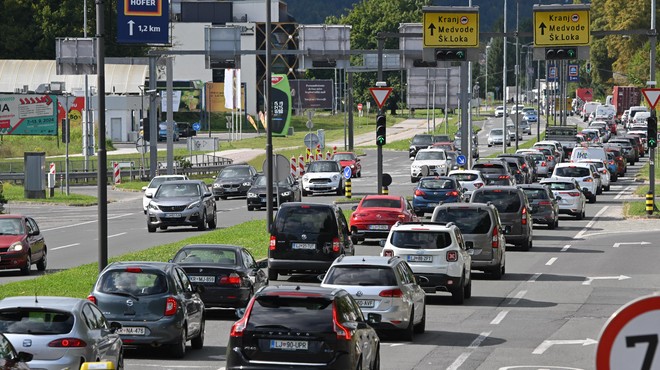 Ljubljančani nestrpno čakajo razbremenitev te pomembne ceste - kdaj bo postala šestpasovnica? (foto: BoBo)