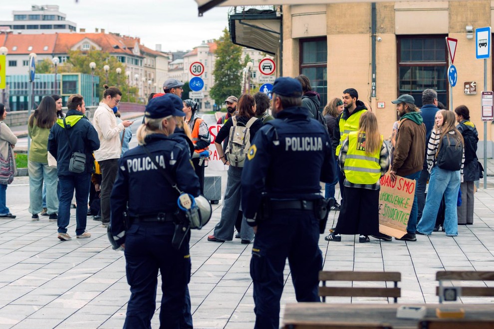 protest splav Maribor