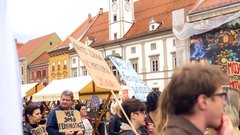 protest splav Maribor