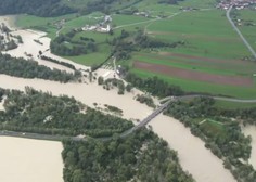 30 Slovencev ostalo ujetih v dolini: ponoči je vreme povzročalo veliko težav, naslednje ure pa prinašajo nove izzive (FOTO in VIDEO)