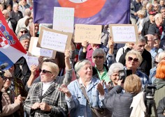 Upokojenci zaradi prenizke pokojnine odšli na ulice: "Prejemam 320 evrov, ni mi treba reči ničesar več"