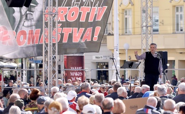 Upokojenci zaradi prenizke pokojnine odšli na ulice: "Prejemam 320 evrov, ni mi treba reči ničesar več"