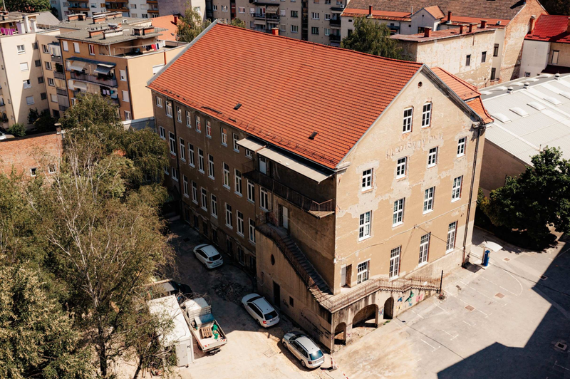 Zapirajo znamenito stavbo sredi Celja: od nje se bodo poslovili z veliko zabavo, nato se bo začela ... (foto: Prostorož)