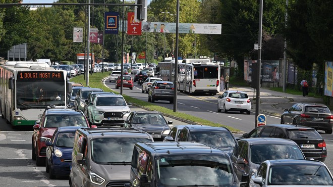 Vozniki šokirani nad novo prometno ureditvijo: v tem delu Ljubljane je naenkrat vse drugače (foto: Žiga Živulovič jr./Bobo)