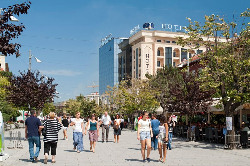 Ste že videli, kako edinstvene turistične vodnike imajo v Prištini? (Poglejte posnetek) (foto: Profimedia)