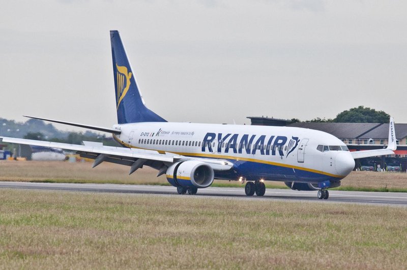 Grozljivka ob pristanku letala Ryanair: eksplodiralo je! (foto: Profimedia)