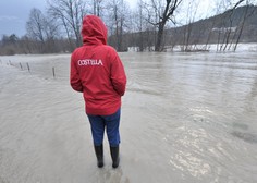 Reke (pre)hitro naraščajo, meteorologi napovedujejo poplave: preberite, kje bo najhuje (VIDEO)