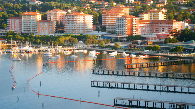 Levo Kempinski, desno vonj po kebabu: v Portorožu na vidiku drastična sprememba, zaprli bodo ... (foto: Srdjan Živulovič/Bobo)