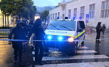 Ljubljanske ulice so zavzeli protestniki: napeto dogajanje in prizori, ki jih morate videti (FOTO)