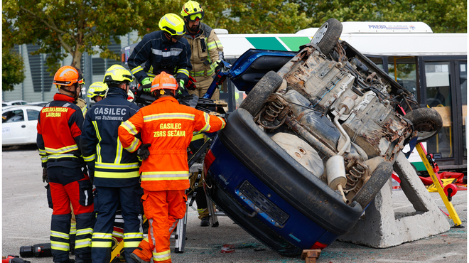 Slovenski gasilci delili pretresljiv vpogled v njihovo življenje: okruten zločin, smrt v avtomobilu, reševanje s čolnom ... (foto: Nik Rovan/Bobo)