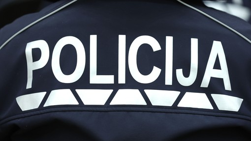 Policija v Slovenj Gradcu 'obiskala' 59-letnega moškega: ko so preiskali stanovanje, odkrili, da ...