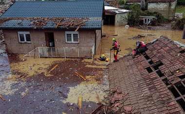 Prebivalci ostali brez vsega: zavetje poiskali v hotelih in pri prijateljih, število smrtnih žrtev medtem narašča