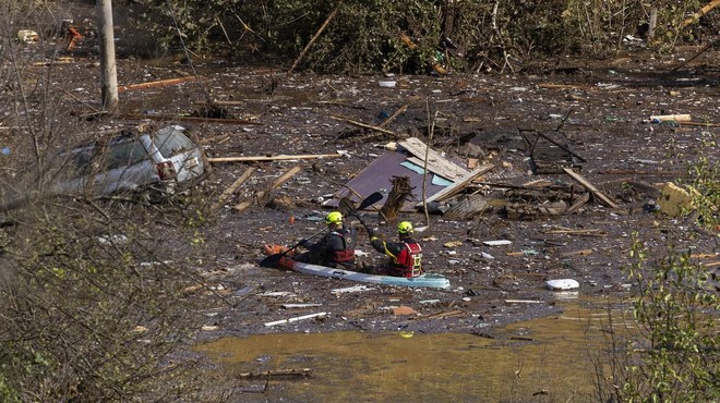 Prebivalci ostali brez vsega: zavetje poiskali v hotelih in pri prijateljih, število smrtnih žrtev medtem narašča (foto: Profimedia)