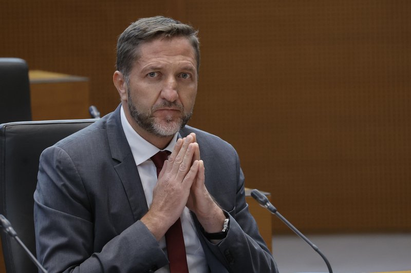 Klemen Boštjančič uspešno prestal interpelacijo, ostaja minister za finance (foto: BOBO)