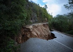 Skrb vzbujajoče stanje kljub prispeli pomoči: reševalne ekipe še iščejo pogrešane