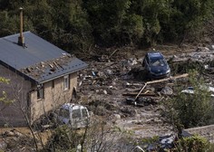 Grozljivi prizori iz uničene Jablanice: iščejo še štiri pogrešane (FOTO)