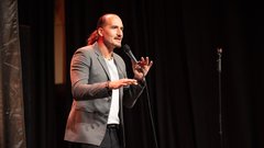 Vid Valič Moška pamet stand up premiera